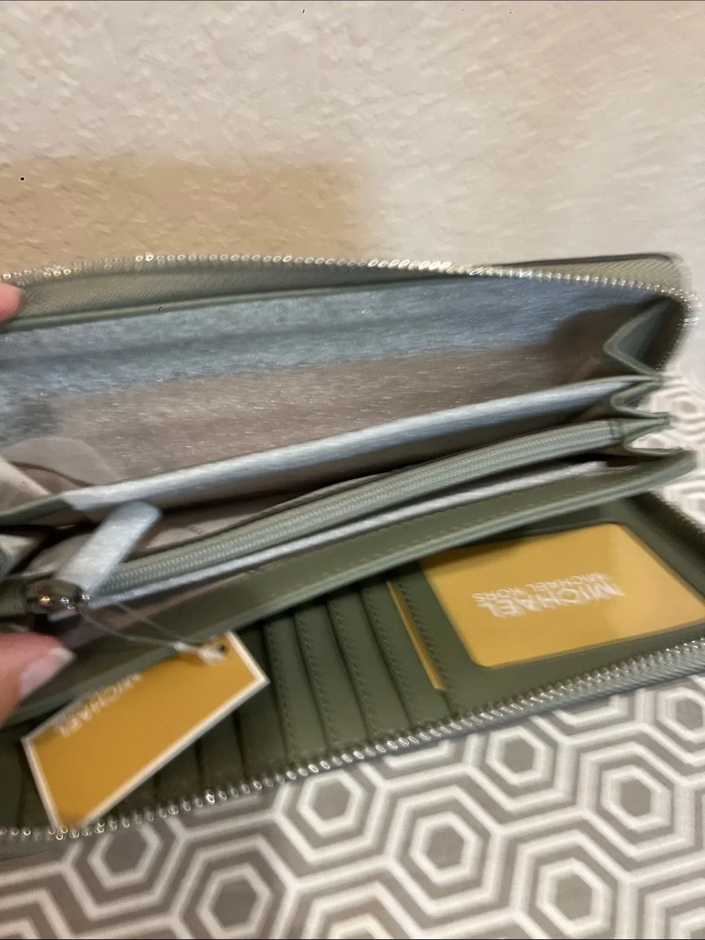 Michael Kors ARMY GREEN LG TRVL continental wallet leather w/detachable strap